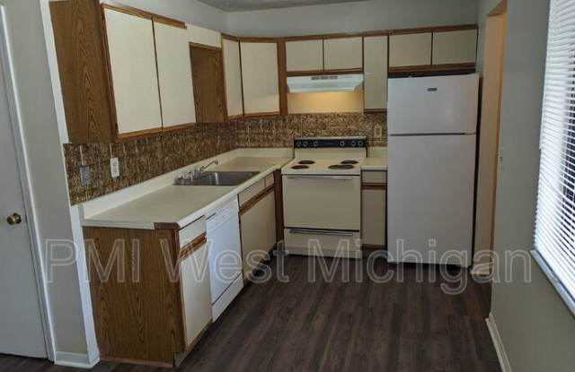 6081 In The Pines Dr SE Gallery 2