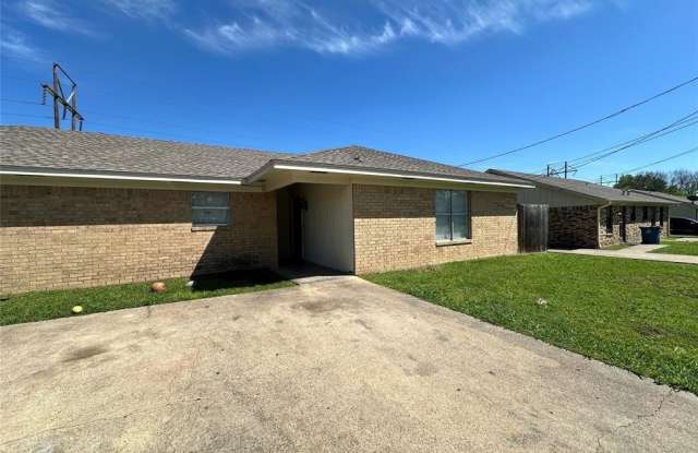 2101 Interurban Boulevard - 2101 Interurban Boulevard, Corsicana, TX 75110