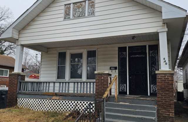 Remodeled 2 Bed house Available Now - 640 Madison Avenue, Evansville, IN 47713