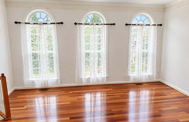 2833 GRACE FOREST Place Gallery 3