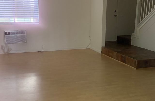 Charming 2BR Townhome in Mission Valley Gallery 4