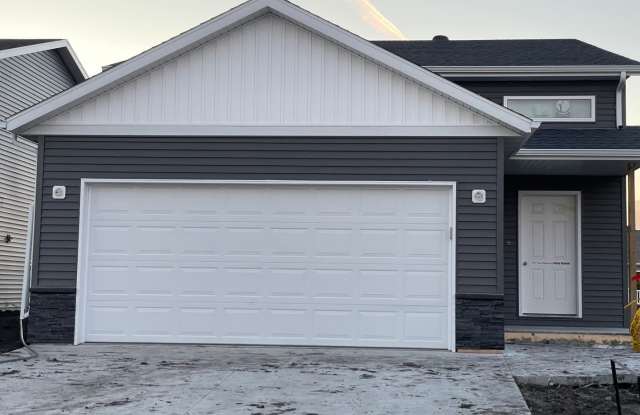 NEWER BUILD: 4 bed, 2 bath in Moorhead! - 4543 17th Street South, Moorhead, MN 56560