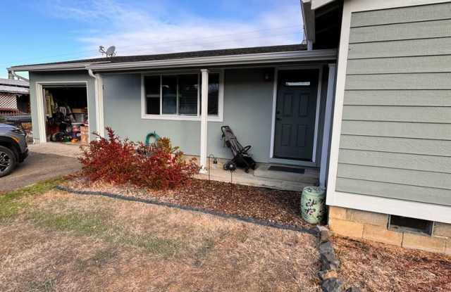 3 bedroom 1 1/2 bath Sutherlin home with garage Gallery 1