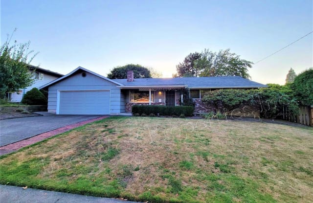1335 SW DELLWOOD AVE - 1335 Southwest Dellwood Avenue, Cedar Hills, OR 97225