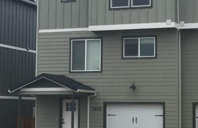3 Bedroom, 2.5 Bath Unit in Single Family Residence, White City - 7849 28th Street, White City, OR 97503
