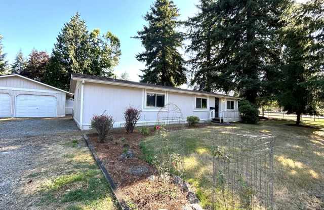2 bedroom 2 bath with large front  back yard. photos photos