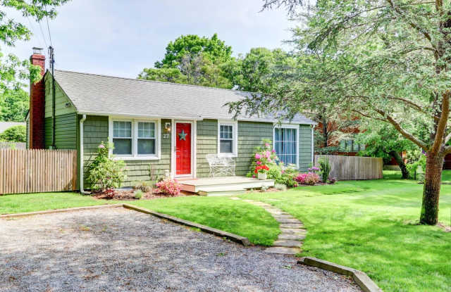 27 Kyle Road - 27 Kyle Road, Hampton Bays, NY 11946