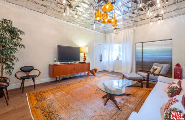 2250 NICHOLS CANYON Road Gallery 4
