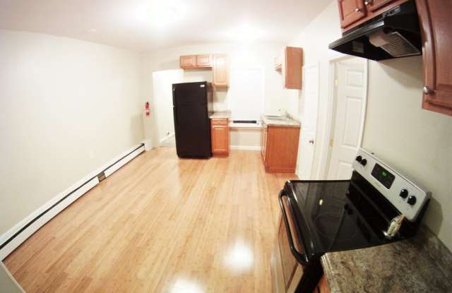 18 Seavey St Gallery 2