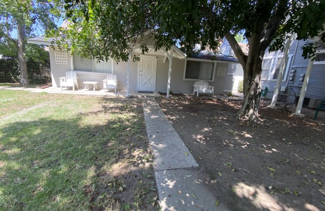 170 1/2 W Center St - 170 West Center Street, Covina, CA 91723