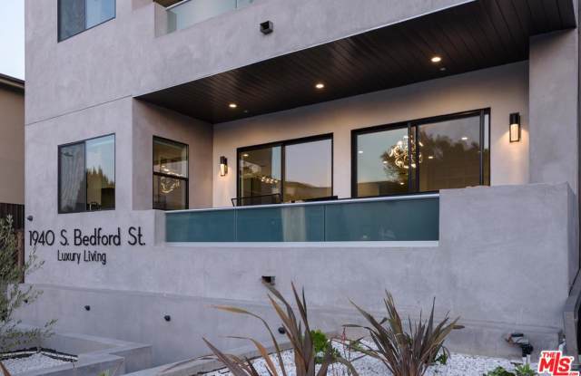 1940 South BEDFORD Street Gallery 3