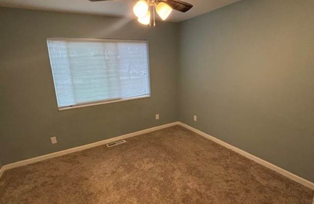 PGE and Water Included in rent! 1 Bedroom 1 Bath Apt. with huge garage in Newberg photos photos