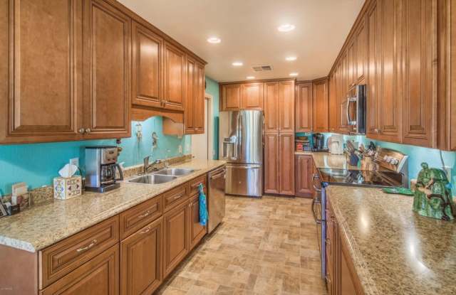 Welcome to this charming 2-bedroom, 2-bathroom home located in the vibrant 45+ Active Adult Resort community. Situated in the sought-after Leisure World community. Available May through November 2026! Gallery 3