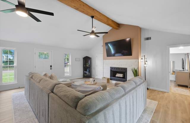 327 W Texas St photos photos