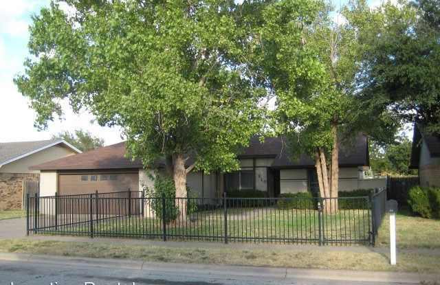 510 N Englewood Avenue Gallery 2