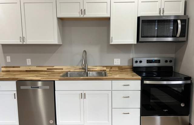 *Available August 2028!* 5 bedroom house downtown!! Recently Renovated! Gallery 3