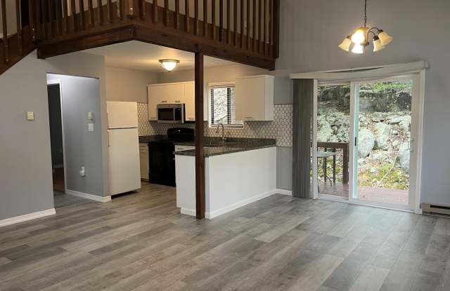 5031 Woodbridge Drive E Gallery 4