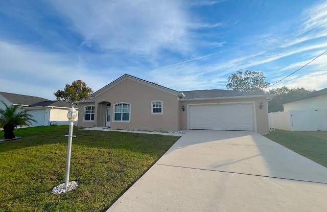 Roomy 3 Bed 2 Bath Home w Huge Screened Patio for Rent in Palm Harbor! Gallery 3