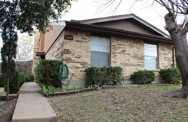 Spacious Dallas Duplex / 3 bed / 2 bath/ garage - 1827 Abshire Lane, Dallas, TX 75228