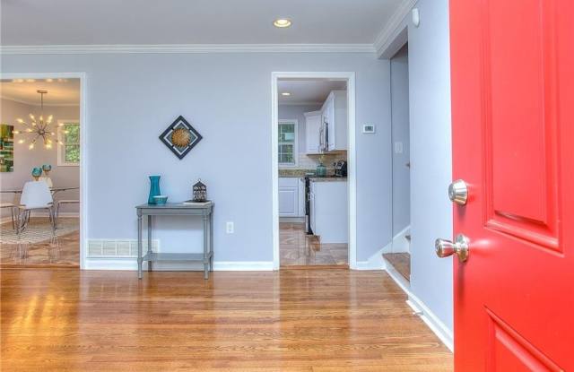 2374 Shamrock Drive Gallery 2