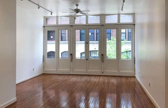 261 N 3RD Street unit: 2 photos photos