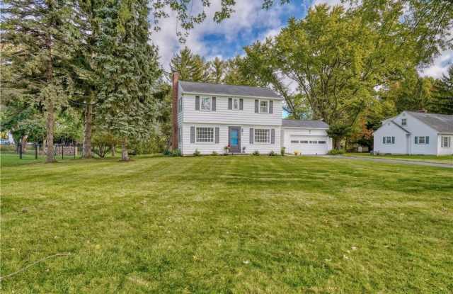 10 Dunrovin Lane - 10 Dunrovin Lane, Brighton, NY 14618