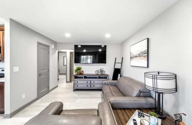 5327 Jennifer Dr Gallery 2
