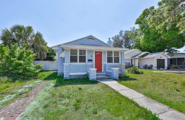 Exquisite Remodeled Retreat: 4 Bed, 1 Bath Gem in St. Petersburg Gallery 4