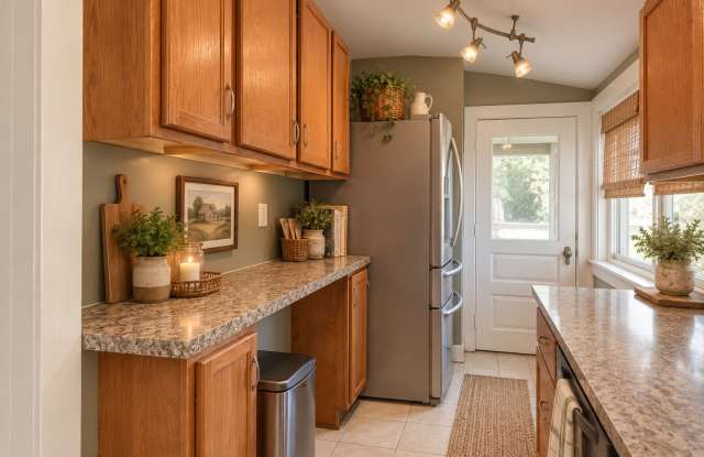 Charming 2 Bedroom Bungalow in Elizabethtown! Gallery 4