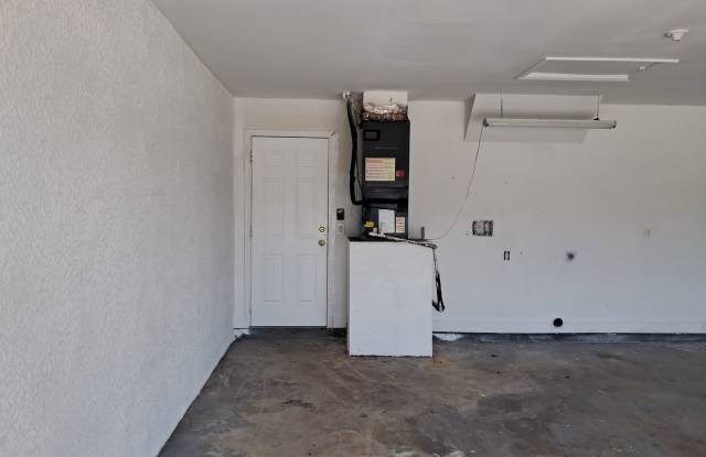 Beautiful Lehigh Home *** $500 off 1st month rent *** Gallery 3