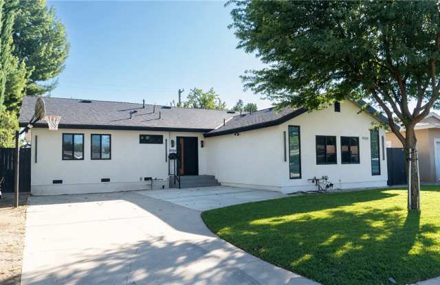 19144 Schoenborn Street Gallery 1
