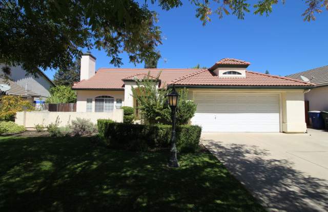 Clovis Home across from a community park photos photos