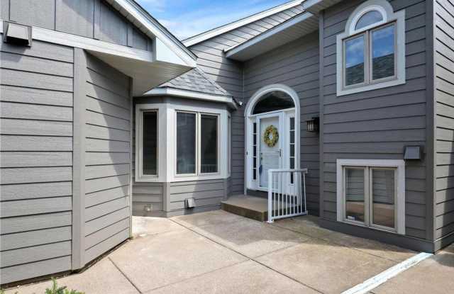 rare 2 bed 2 bath townhouse in minntetonka! - 11867 Minnetonka Boulevard, Minnetonka, MN 55305