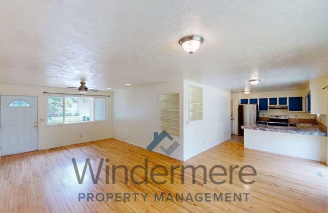 151 E. Maple *Fully Finished Basement* Gallery 4