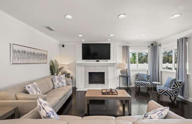 2219 Estribo Dr Gallery 2