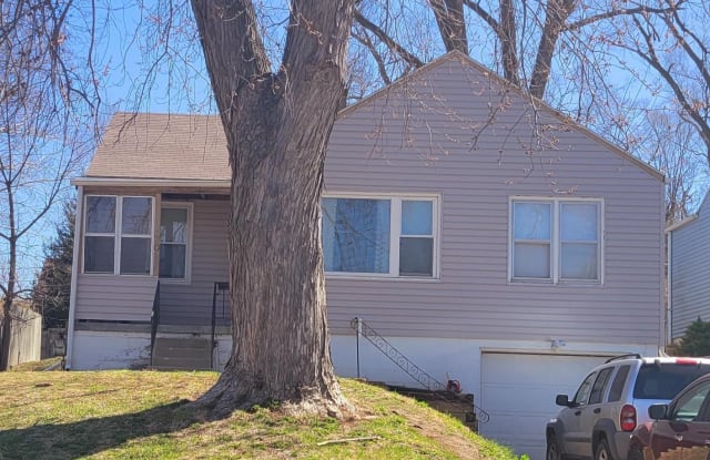 7027 N 33 Street - 7027 North 33rd Street, Omaha, NE 68112