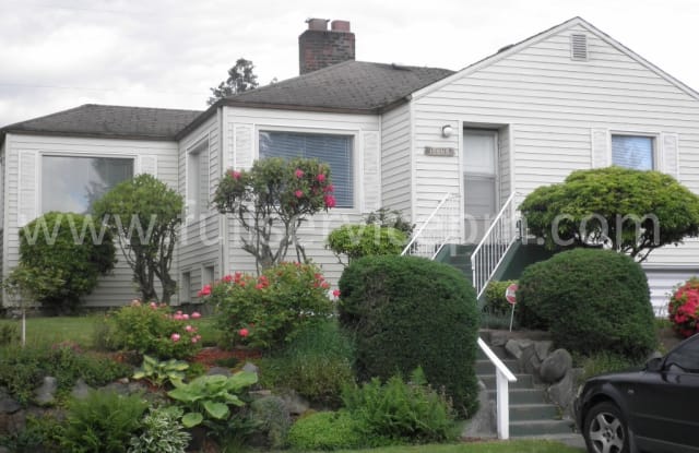 10808 Lake Ridge Dr S - 10808 Southeast Lake Road, Bellevue, WA 98004