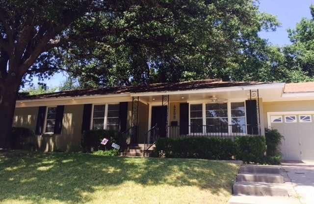 Beautiful Home on HUGE lot! - 4208 Trail Lake Drive, Fort Worth, TX 76109