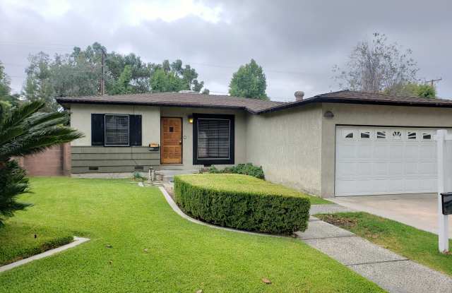 Near Circle Area: 3 Bedroom 2 Bath Home With Family Room Gallery 3