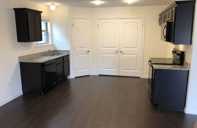 1321 Lakecrest Lane Gallery 2
