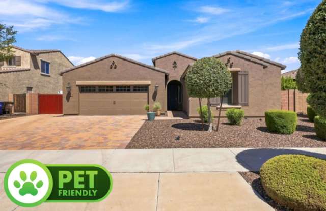 Beautiful Queen Creek Home with Private Pool, Den & Prime Location! Gallery 1