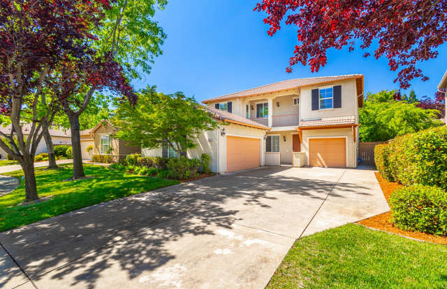 Spacious Folsom Parkway Home Near The Back of a Court photos photos