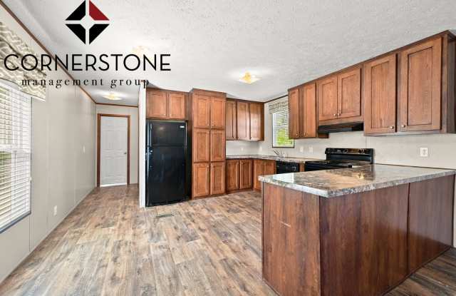 Cozy 3-Bed, 2-Bathroom Trailer Home Available for Rent! Located off of Strawberry Lane in Albany! Gallery 4