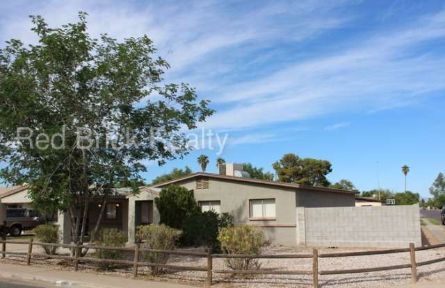 558 East Hilton Avenue Gallery 3