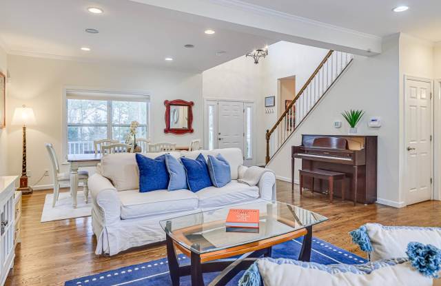 18 LAKESIDE LN Gallery 4