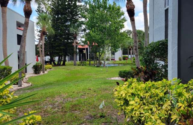 Seasonal/short term 2/2 ground floor condo downtown Sarasota. Gallery 3