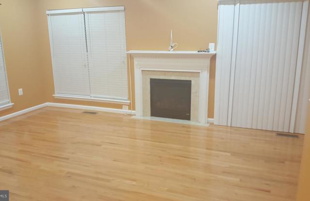 7032 COMMANDER HOWE TERRACE Gallery 3