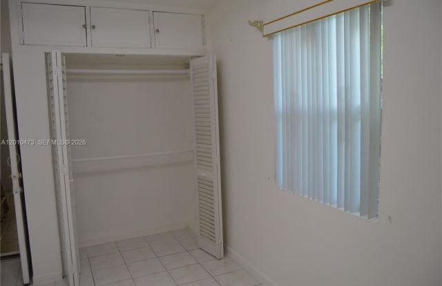 931 NW 179th Ter photos photos
