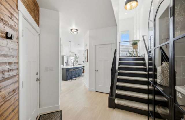 Luxury Farmington Home | 3 Beds | Mountain Views, Near Farmington Station Gallery 4