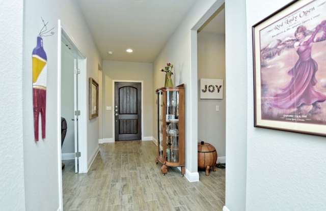 108 Tradinghouse Creek St Gallery 3